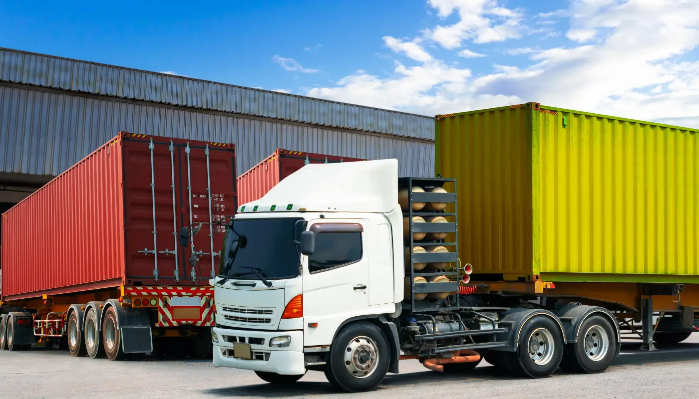 Logística de transporte rodoviário: o que é e como funciona?