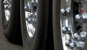 Tipos de pneu de caminhão para frotas de transporte.