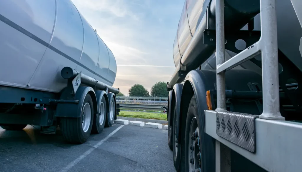 Descubra o plano de controle de poluição veicular e como ele impacta o setor do transporte.