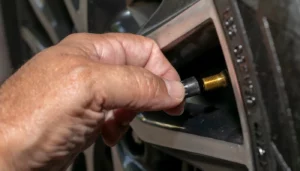 O aferidor eletrônico de pneus é uma ferramenta prática e eficiente.