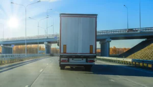 Conheça qual a melhor velocidade para economia de combustível em veículos pesados.