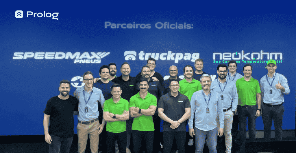 homens posam em evento de gestao de frotas em chapecó, rio grande do sul